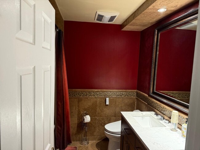 Building Photo - 22482 Lake Forest Ln