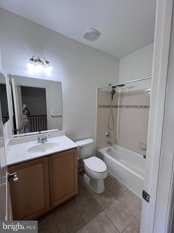 Building Photo - 22806 Breezy Hollow Dr
