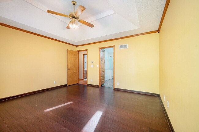 Building Photo - 4 Bed Home Premium Fixtures