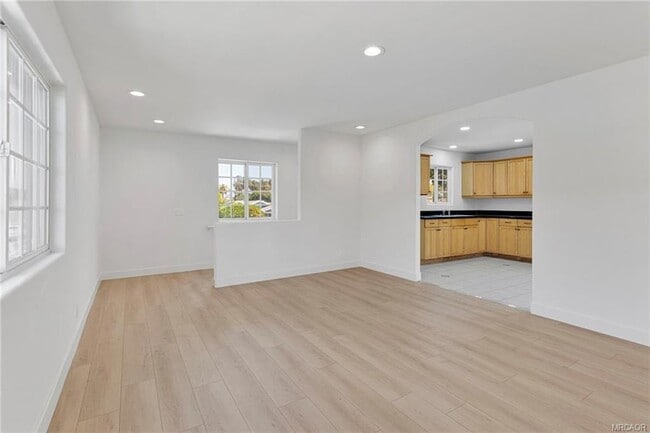 Building Photo - 348 W 83rd St