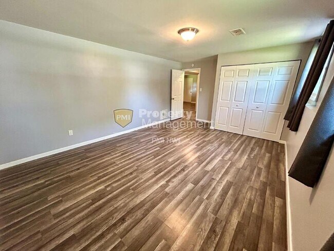 Building Photo - 1503 Peachtree Dr