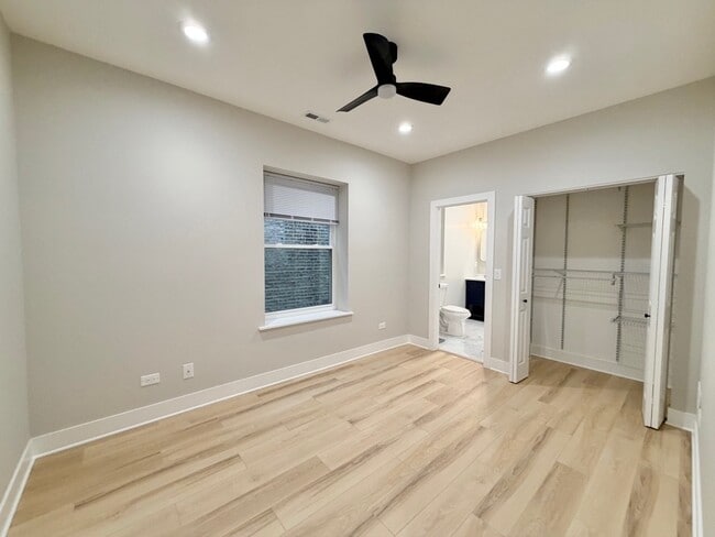 Building Photo - 4908 N Rockwell St