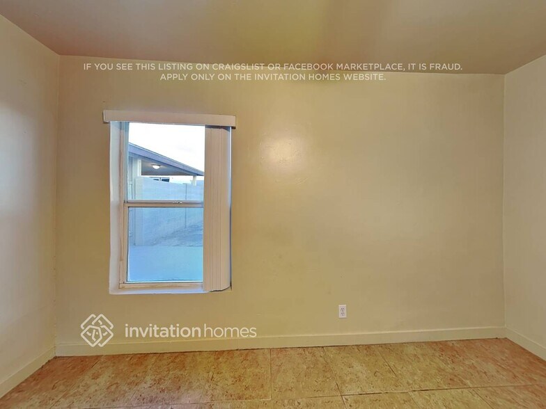 Building Photo - 527 W 1st St