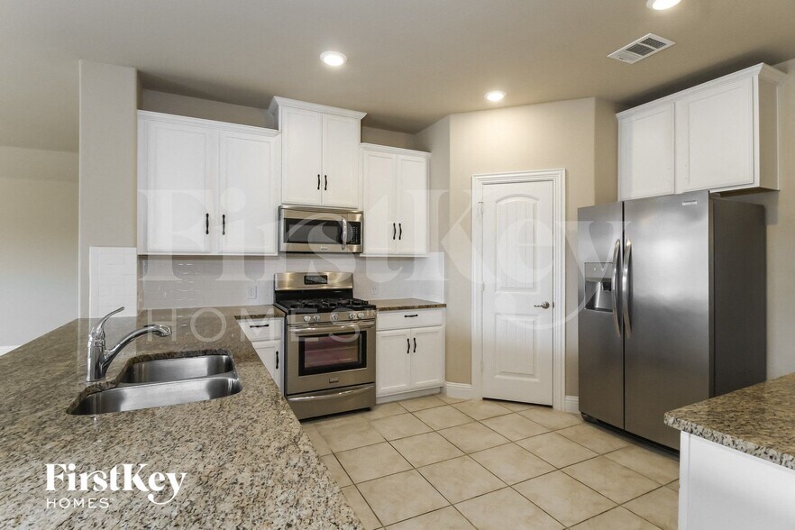 Building Photo - 16209 Weymouth Dr