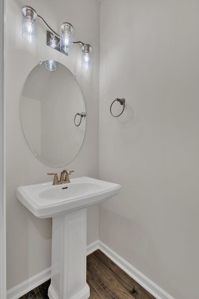Building Photo - 3 bed/2.5 bath townhome in Tulip Hills wit...