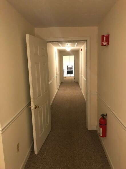 Building Photo - 13 Summer St