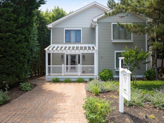 Building Photo - 710 Light House Ave