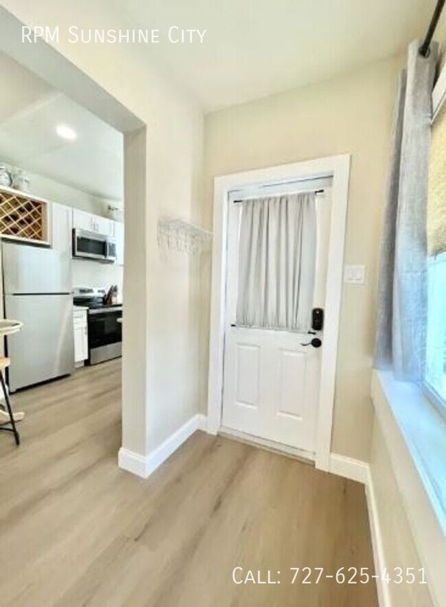 Building Photo - 7700 Boca Ciega Dr