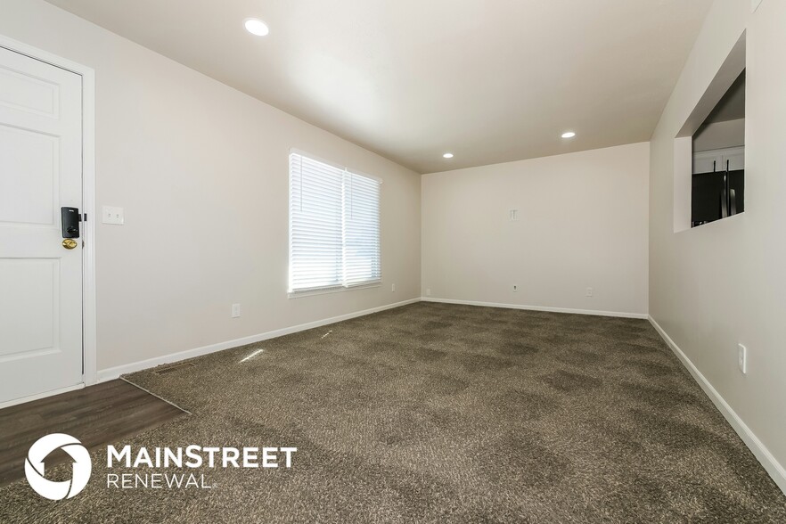 Building Photo - 8400 N Atkins Ct
