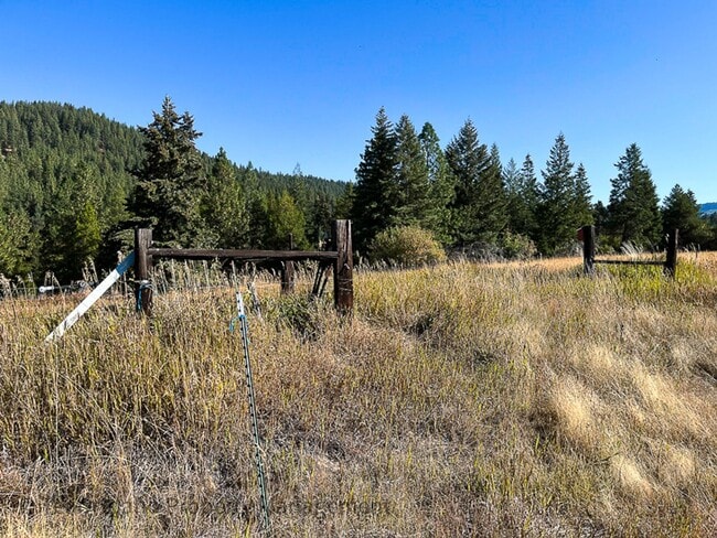 Building Photo - 2001 Manufactured Home on 160 Acre Farm ne...