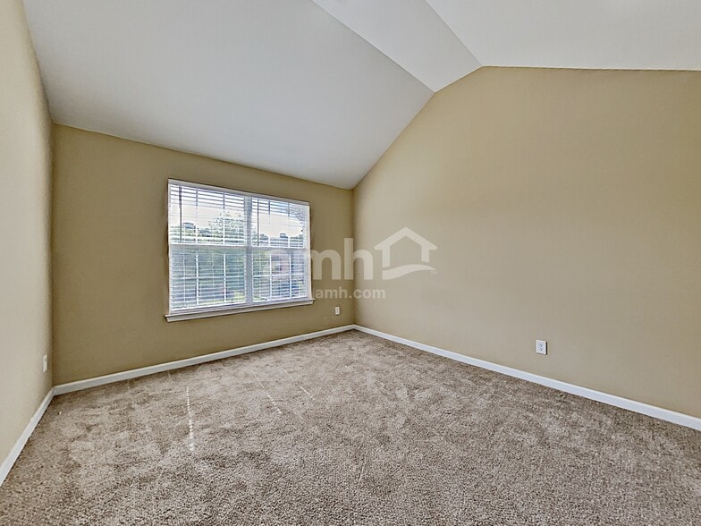 Building Photo - 4975 Hopewell Manor Dr