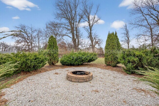 Building Photo - 738 Lost Canyon Blvd