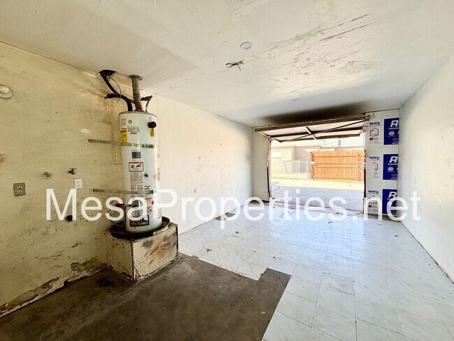 Building Photo - 16142 Orange St