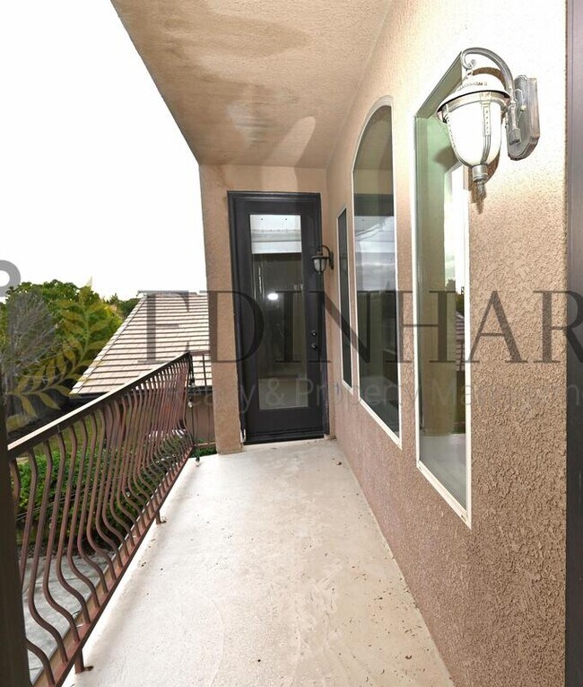 Building Photo - 11348 N Via Ventana Way