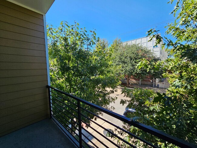Building Photo - Minutes from Downtown, Uptown, Henderson, ...
