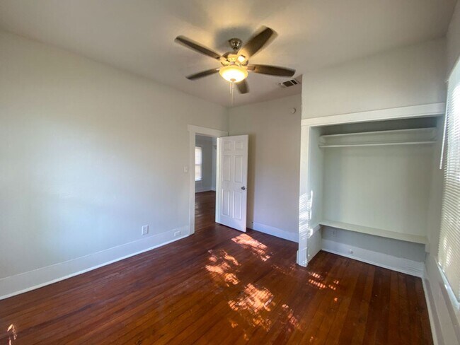 Building Photo - 2Bed/1Bath House for Rent! Available Now!