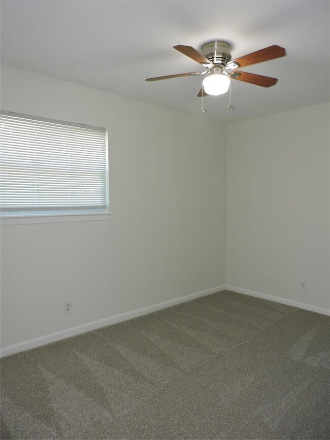 Building Photo - 1625 Chippeway Ln
