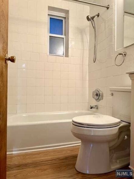 Building Photo - 1620 Valley St