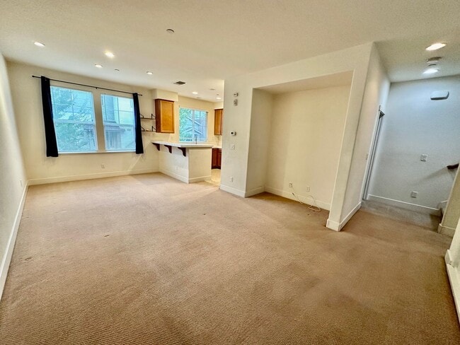 Building Photo - Welcome to modern luxury living in the heart of Midtown Sacramento!