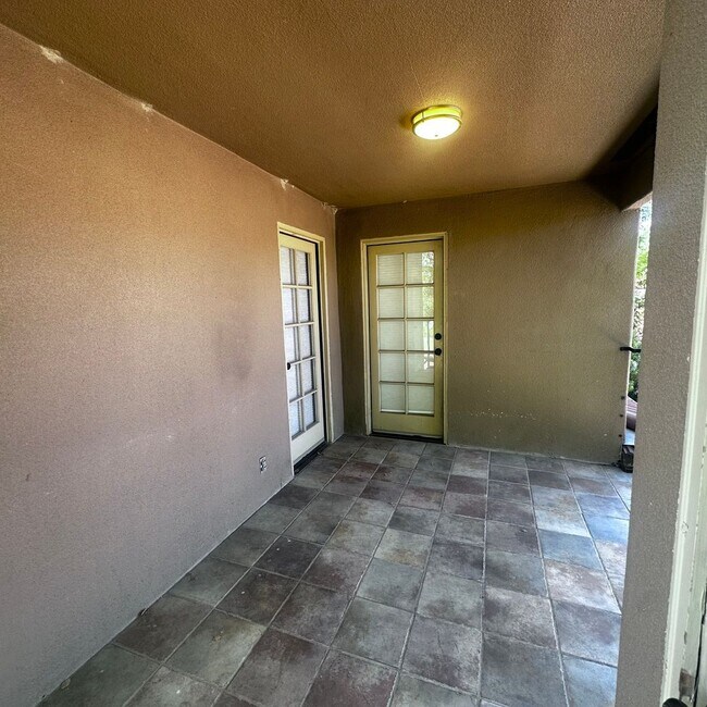 Building Photo - Must See!! Gorgeous 2 Bedroom, 2 Bathroom ...
