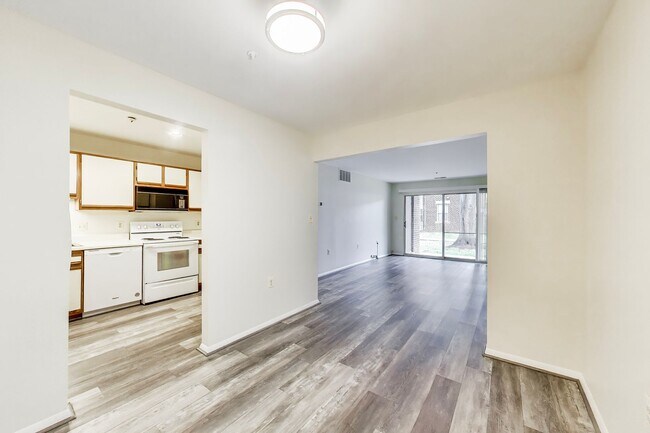 Building Photo - Ground Level Condo in Gaithersburg - 1 bed, 1 bath