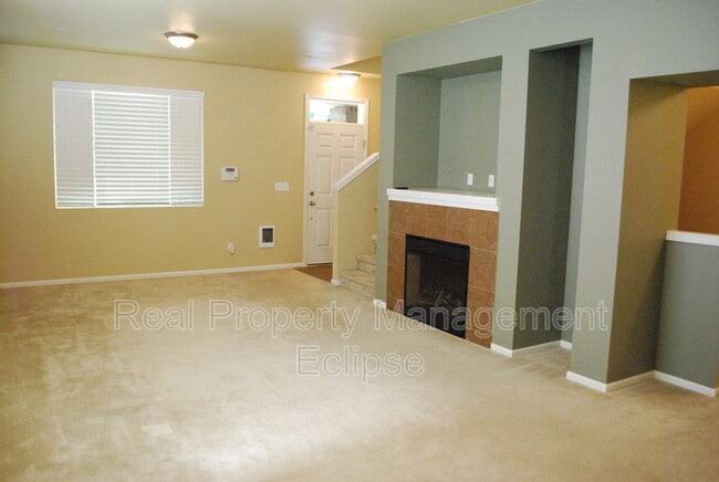 Building Photo - 10707 Ross Rd