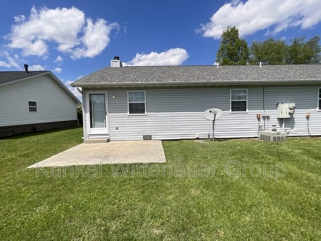 Building Photo - 611 Carol Ann Dr