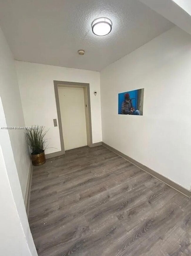Building Photo - 501 SW 6th Ct