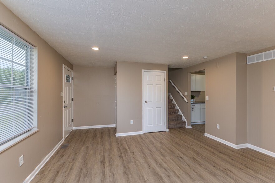 Building Photo - 1885 Lincrest Dr