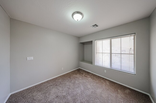 Building Photo - Welcome to this spacious 4 bedroom, 2.5 ba...