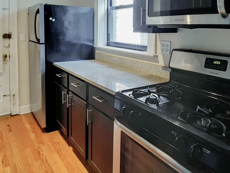 Building Photo - 4723 N Leavitt St