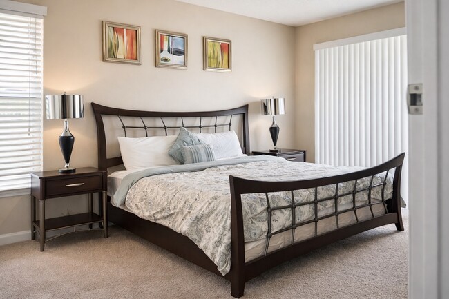 Building Photo - 525 Paloma Dr