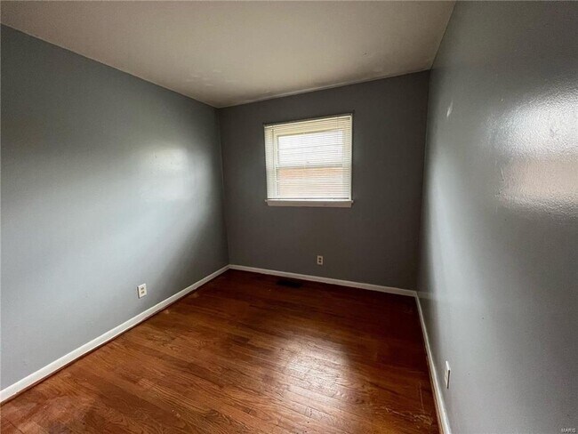 Building Photo - 1565 Zurich Dr