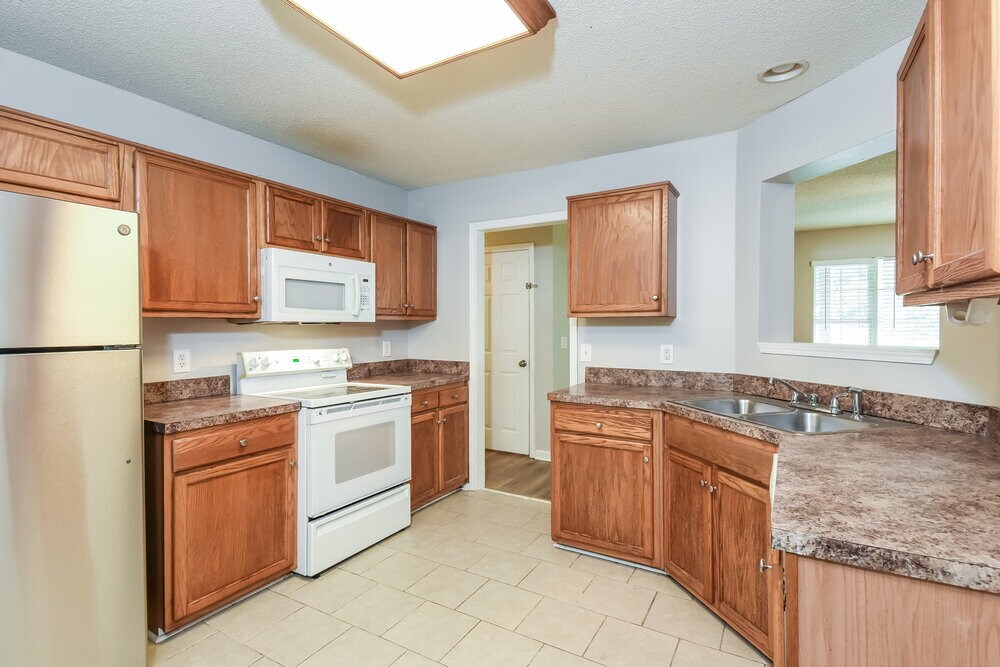 Building Photo - 221 Martins COurt