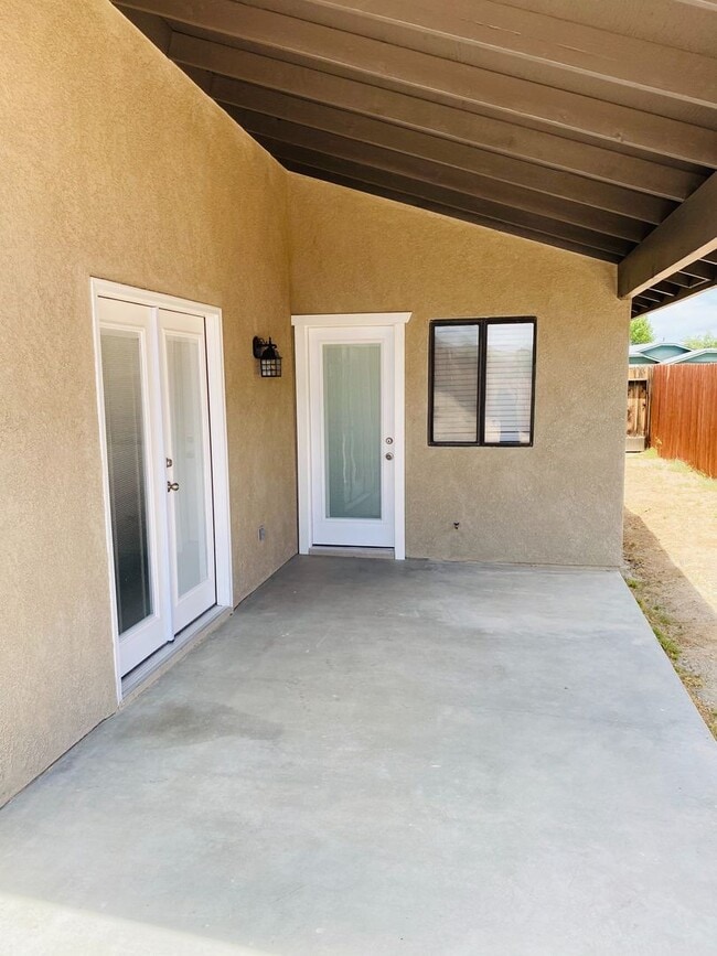 Building Photo - AVAILABLE NOW!!