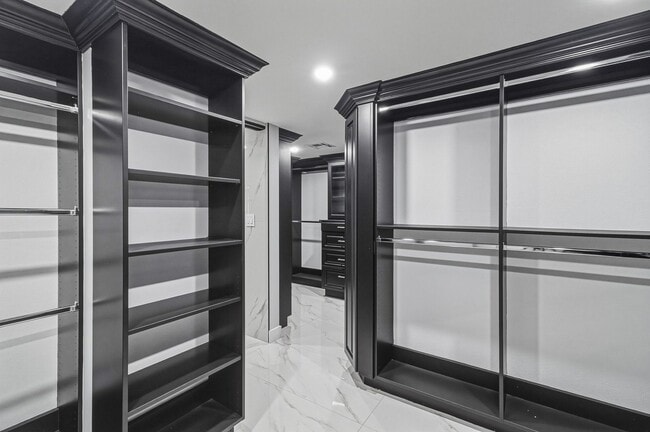 Building Photo - 3111 Bel Air Dr