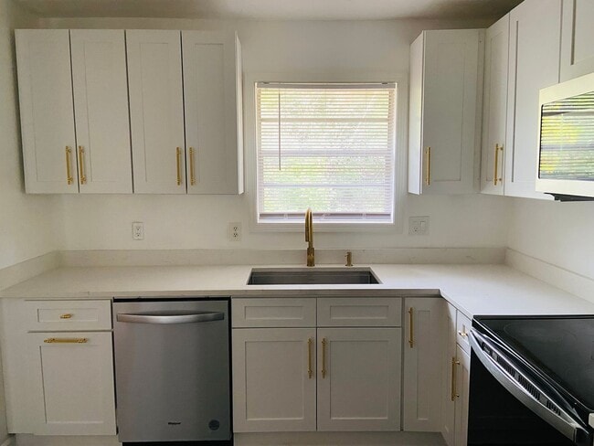 Building Photo - 3293 Abbeywood Dr
