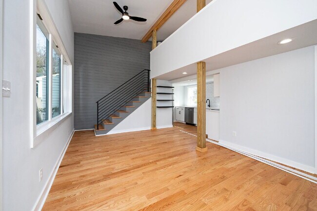 Building Photo - 210 Lincoln Ct