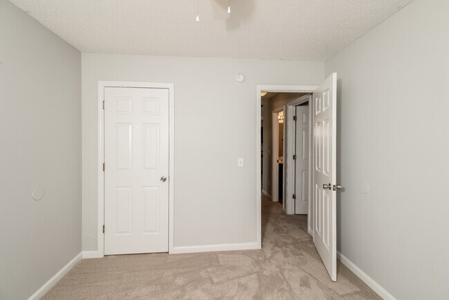 Building Photo - 5 Arthurdale Ct