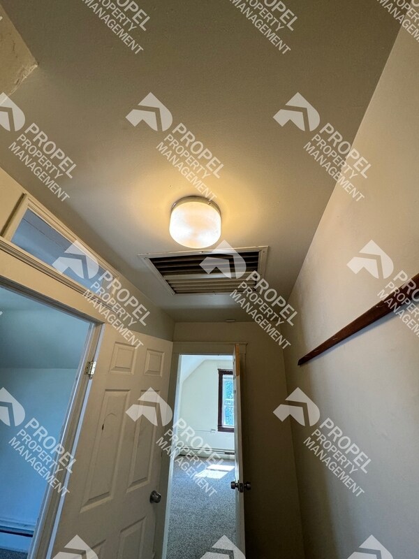 Building Photo - 994 Elm St