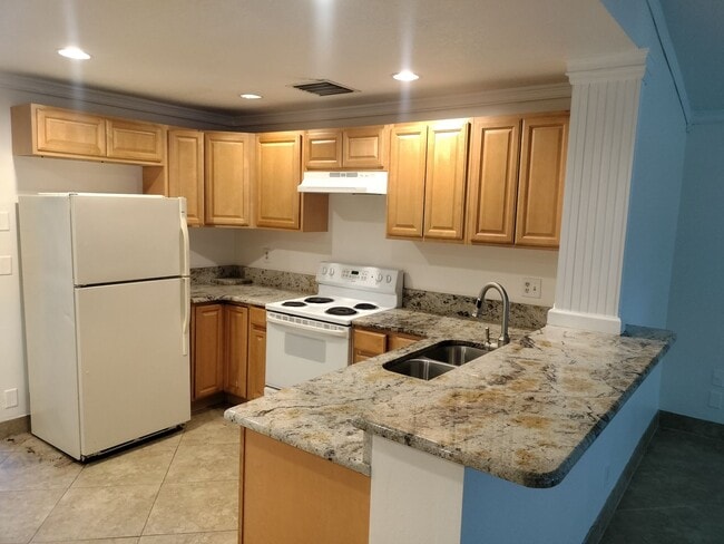 Building Photo - Reduced price!!! Beautiful home with fenced in backyard!