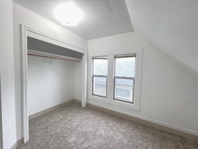 Building Photo - Charming 3 Bedroom, 2 Bath Home in Sellwood for rent!