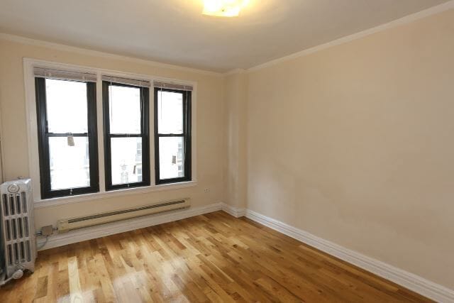 Building Photo - 430 W Roscoe St