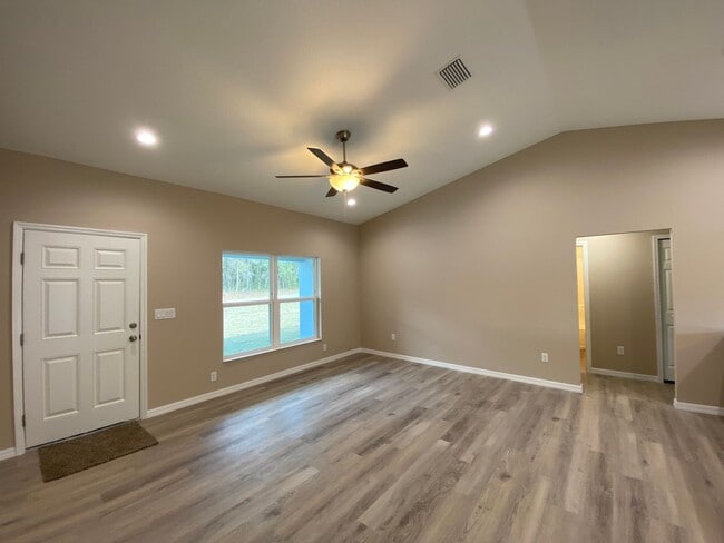 Building Photo - Beautiful Home Desirable SW Ocala Neighborhood 3/2/2 **WON"T LAST**
