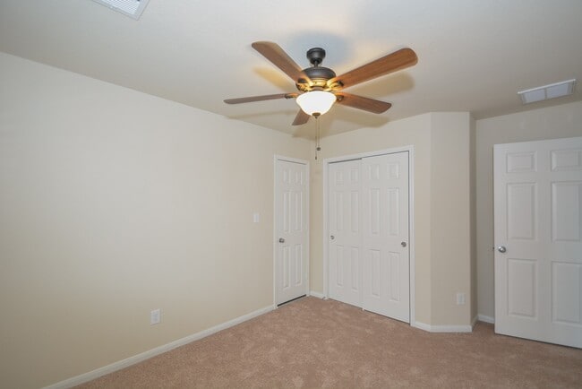 Building Photo - 20215 Stonebridge Terrace Dr