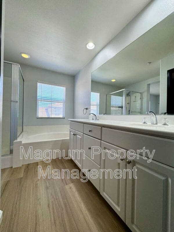 Building Photo - 33620 Willow Haven Ln