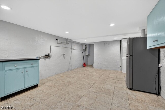 Building Photo - 2096 Lentz Ave