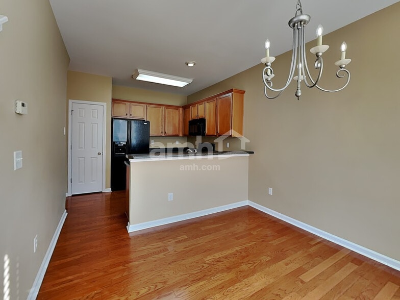 Building Photo - 113 Pin Oak Ct