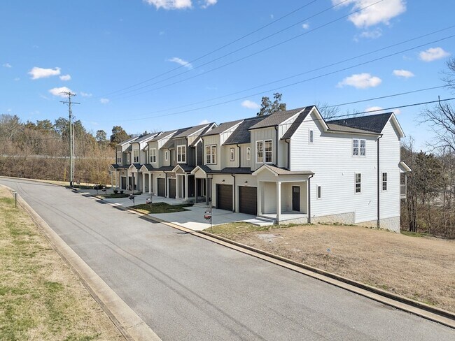 Building Photo - 2109 Chadwell Retreat Dr