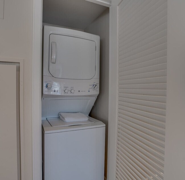 Building Photo - 801 F St NW